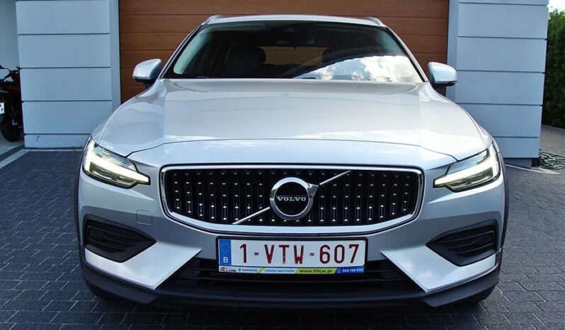 VOLVO   V60 Cross Country    150 KM    Automatyczna    4×4 (doł. automatycznie)    Srebrny full