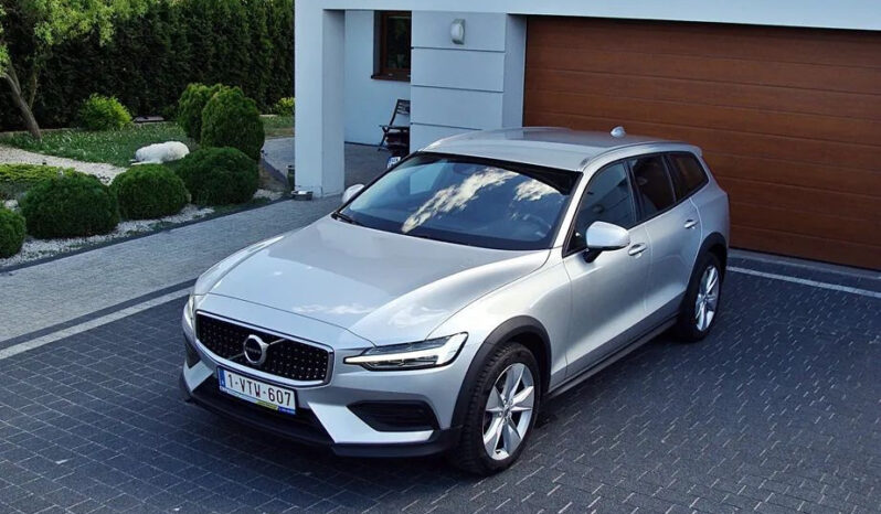 VOLVO   V60 Cross Country    150 KM    Automatyczna    4×4 (doł. automatycznie)    Srebrny full