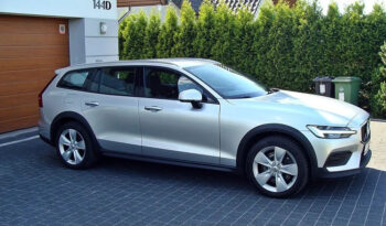 VOLVO   V60 Cross Country    150 KM    Automatyczna    4×4 (doł. automatycznie)    Srebrny full