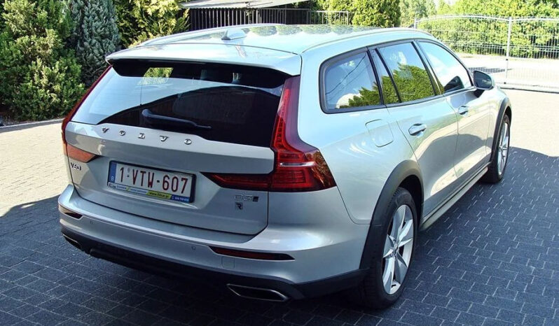 VOLVO   V60 Cross Country    150 KM    Automatyczna    4×4 (doł. automatycznie)    Srebrny full