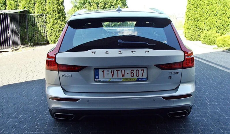 VOLVO   V60 Cross Country    150 KM    Automatyczna    4×4 (doł. automatycznie)    Srebrny full