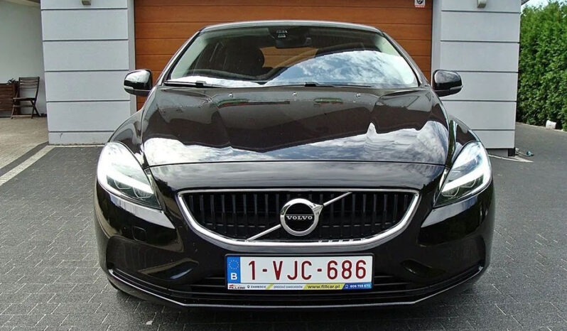 VOLVO   V40     152 KM    Manualna    FWD (przód)    Czarny full