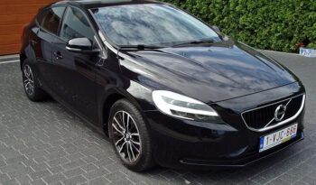 VOLVO   V40     152 KM    Manualna    FWD (przód)    Czarny full