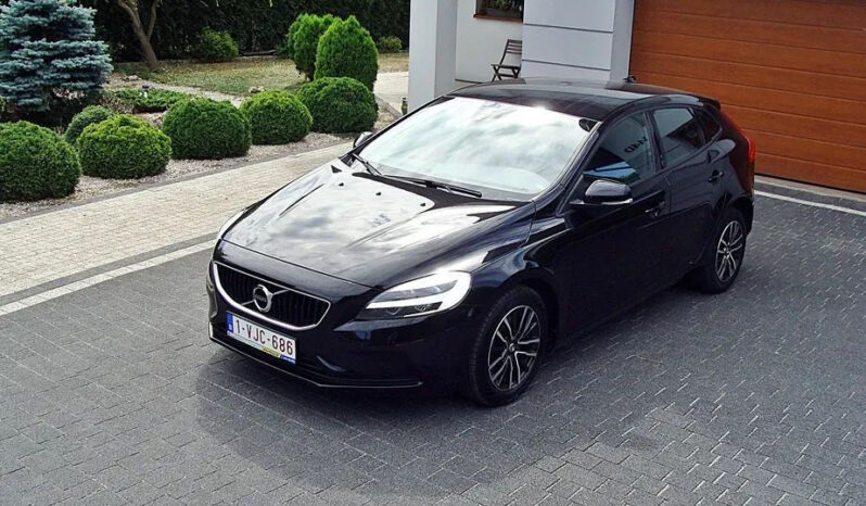 VOLVO   V40     152 KM    Manualna    FWD (przód)    Czarny full