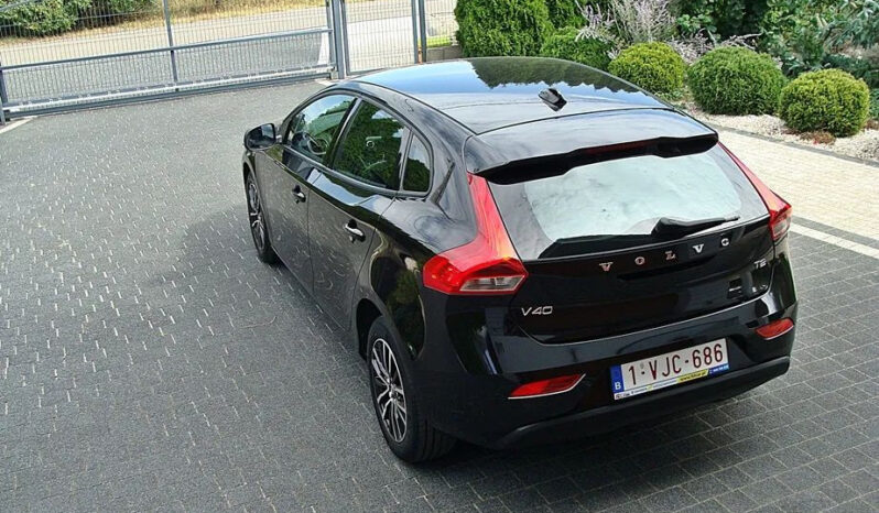 VOLVO   V40     152 KM    Manualna    FWD (przód)    Czarny full