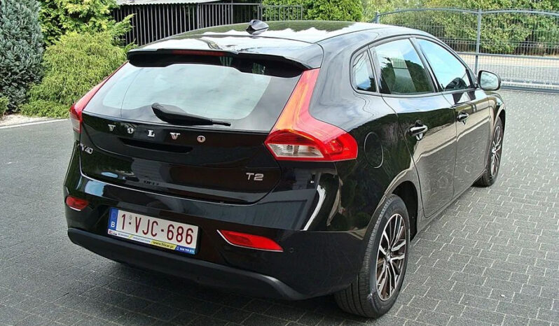 VOLVO   V40     152 KM    Manualna    FWD (przód)    Czarny full