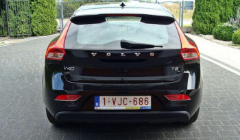 VOLVO   V40     152 KM    Manualna    FWD (przód)    Czarny full