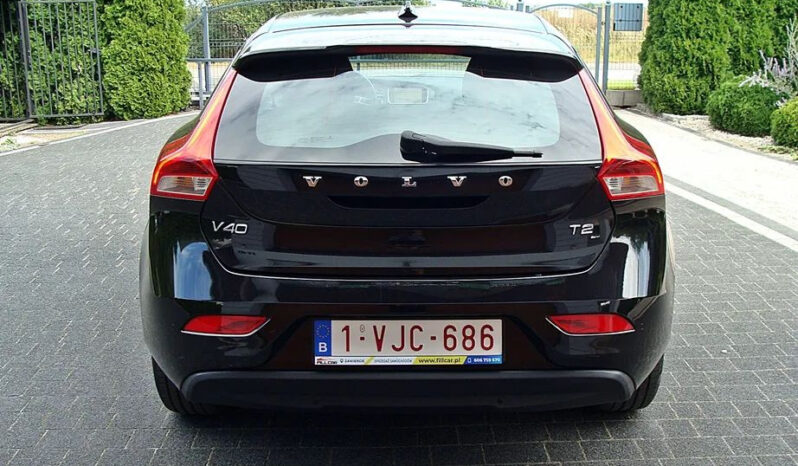 VOLVO   V40     152 KM    Manualna    FWD (przód)    Czarny full