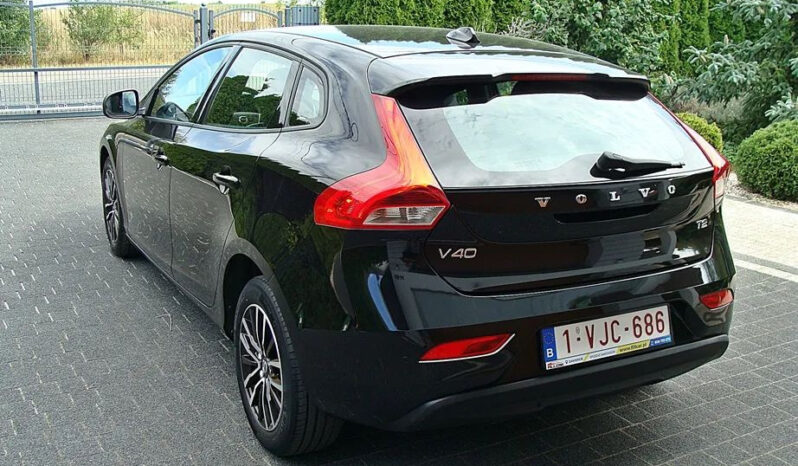 VOLVO   V40     152 KM    Manualna    FWD (przód)    Czarny full