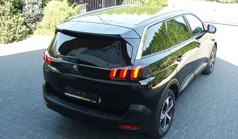 PEUGEOT   5008     120 KM    Automatyczna    FWD (przód)    Czarny full