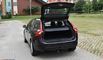 VOLVO V60  | FWD (przód) | Manualna | 136 KM | Czarny full