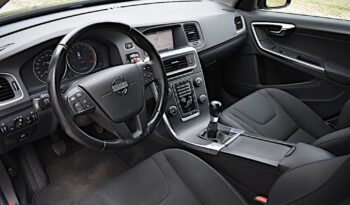 VOLVO V60  | FWD (przód) | Manualna | 136 KM | Czarny full