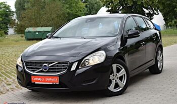 VOLVO V60  | FWD (przód) | Manualna | 136 KM | Czarny full