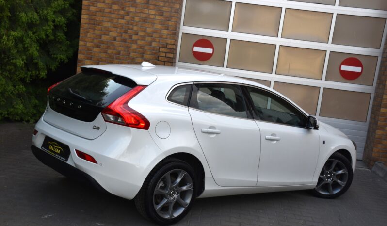 VOLVO V40  | FWD (przód) | Manualna | 120 KM | Biały full