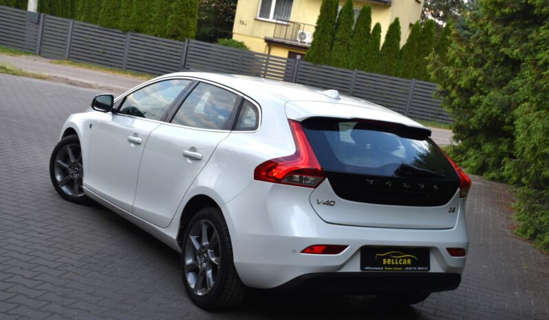 VOLVO V40  | FWD (przód) | Manualna | 120 KM | Biały full