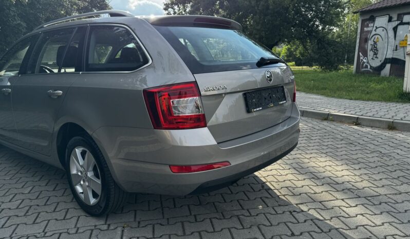 SKODA Octavia  | FWD (przód) | Automatyczna | 105 KM | Beżowy full