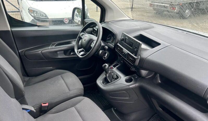 TOYOTA ProAce |  | Manualna | 102 KM | Biały full