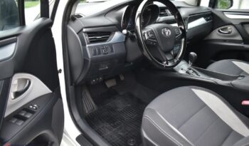 TOYOTA   Avensis     147 KM    Automatyczna    FWD (przód)    Biały full