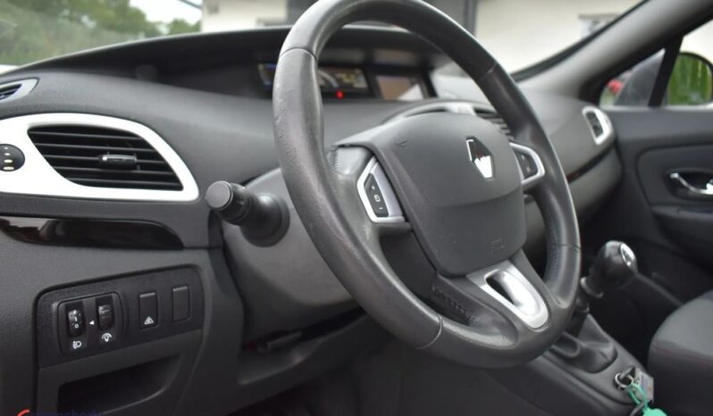 RENAULT   Scenic     110 KM    Manualna    FWD (przód)    Brązowy full