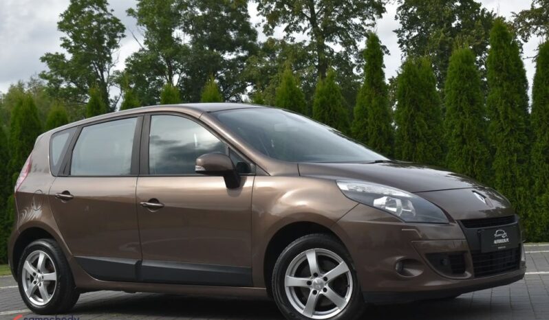 RENAULT   Scenic     110 KM    Manualna    FWD (przód)    Brązowy full