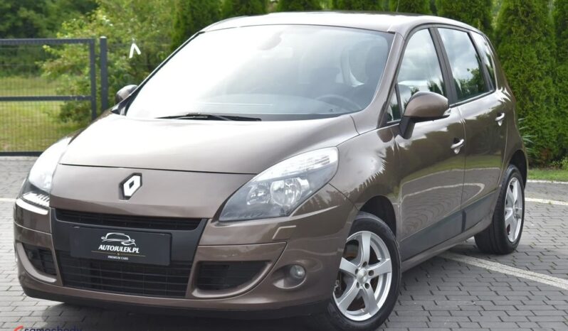 RENAULT   Scenic     110 KM    Manualna    FWD (przód)    Brązowy full