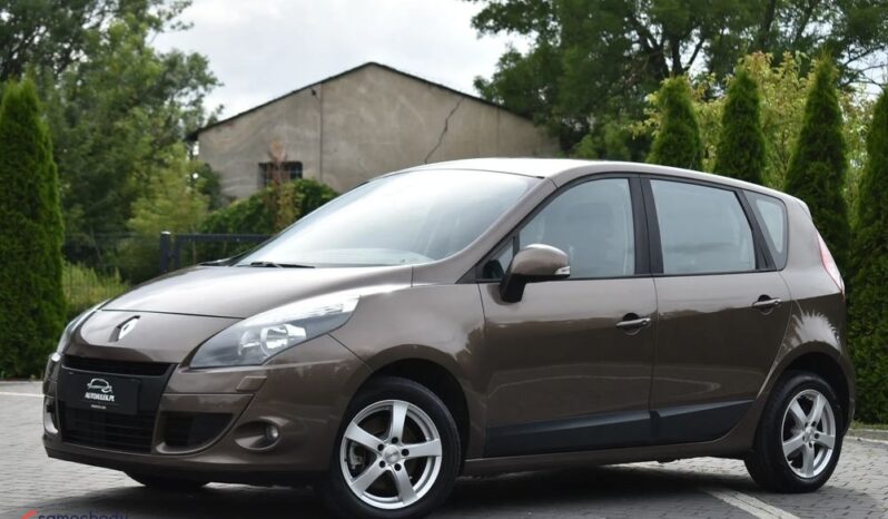 RENAULT   Scenic     110 KM    Manualna    FWD (przód)    Brązowy full