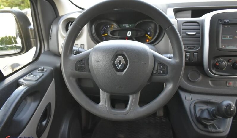 RENAULT   Trafic     120 KM    Manualna    FWD (przód)    Czarny full