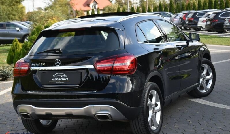 MERCEDES-BENZ   GLA     156 KM    Manualna    FWD (przód)    Czarny full