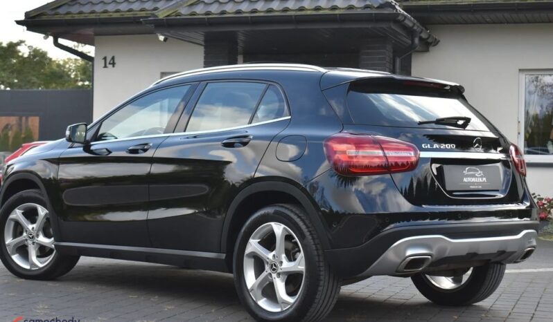 MERCEDES-BENZ   GLA     156 KM    Manualna    FWD (przód)    Czarny full