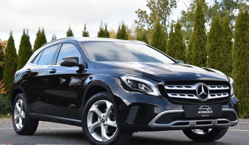 MERCEDES-BENZ   GLA     156 KM    Manualna    FWD (przód)    Czarny full