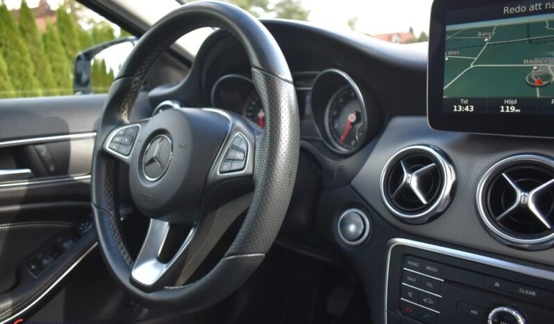 MERCEDES-BENZ   GLA     156 KM    Manualna    FWD (przód)    Czarny full