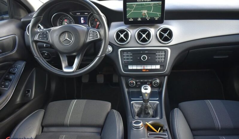 MERCEDES-BENZ   GLA     156 KM    Manualna    FWD (przód)    Czarny full