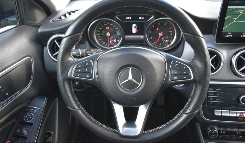 MERCEDES-BENZ   GLA     156 KM    Manualna    FWD (przód)    Czarny full