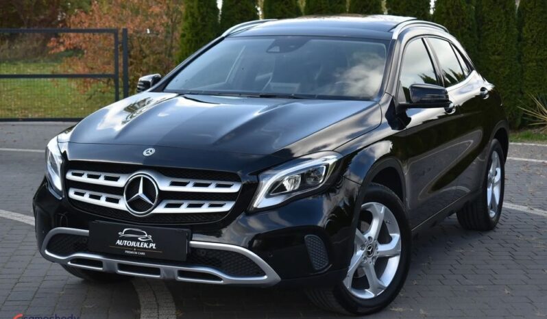 MERCEDES-BENZ   GLA     156 KM    Manualna    FWD (przód)    Czarny full