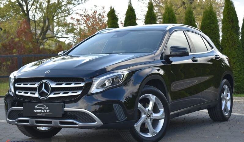 MERCEDES-BENZ   GLA     156 KM    Manualna    FWD (przód)    Czarny full