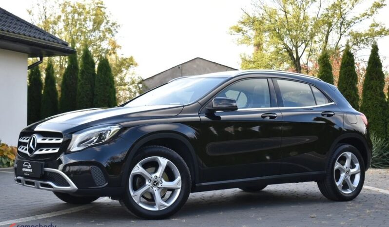 MERCEDES-BENZ   GLA     156 KM    Manualna    FWD (przód)    Czarny full