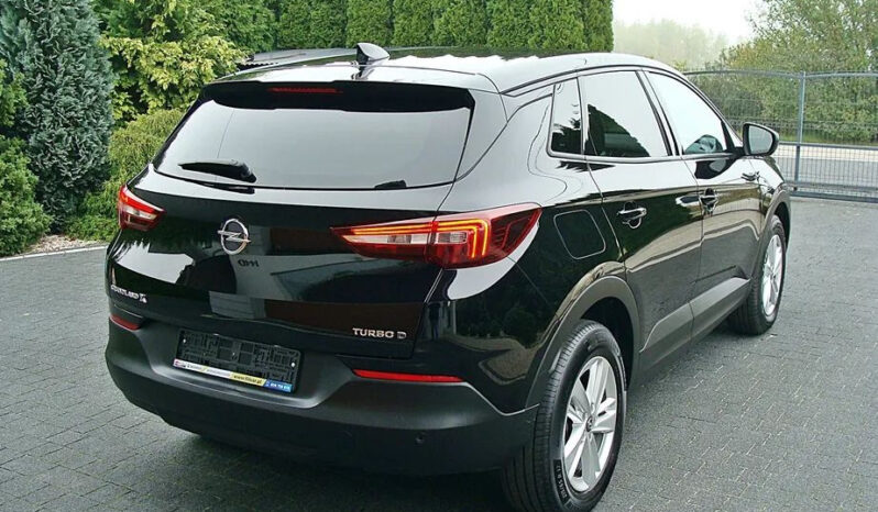 OPEL   Grandland X    130 KM    Automatyczna    FWD (przód)    Czarny full