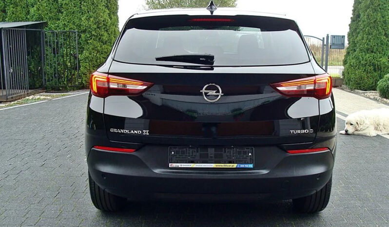 OPEL   Grandland X    130 KM    Automatyczna    FWD (przód)    Czarny full