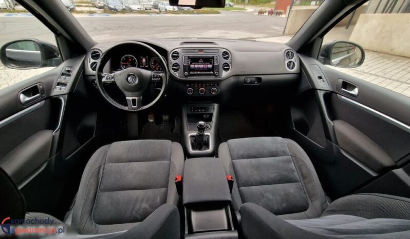 VOLKSWAGEN Tiguan  | 4×4 (doł. automatycznie) | Manualna | 150 KM | Czarny full