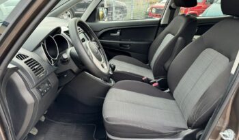 KIA Venga  | FWD (przód) | Manualna | 125 KM | Brązowy full