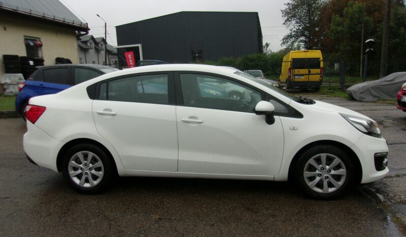 KIA Rio  | FWD (przód) | Manualna | 110|110 KM | bialy full