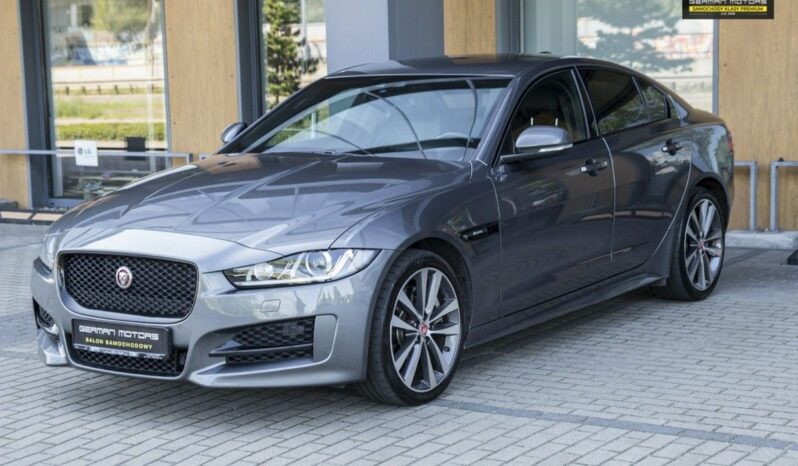 Jaguar XE | 4×4 (stały) | Automatyczna | 300 KM | Szary full