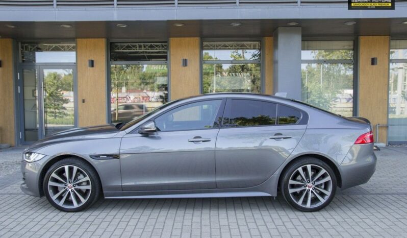 Jaguar XE | 4×4 (stały) | Automatyczna | 300 KM | Szary full