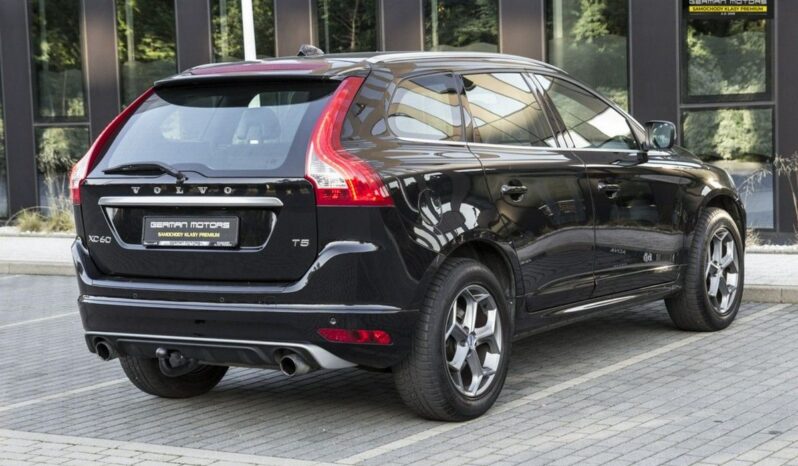 VOLVO XC 60 | FWD (przód) | Automatyczna | 240 KM | Czarny full