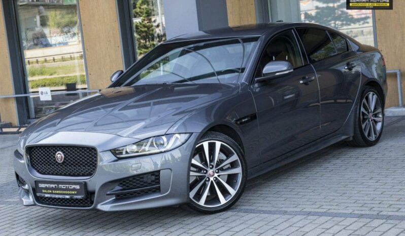 Jaguar XE | 4×4 (stały) | Automatyczna | 300 KM | Szary full