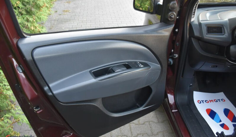 FIAT Doblo  | FWD (przód) | Manualna | 105 KM | Bordowy full