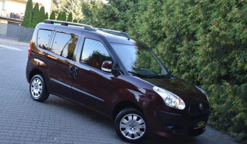 FIAT Doblo  | FWD (przód) | Manualna | 105 KM | Bordowy full
