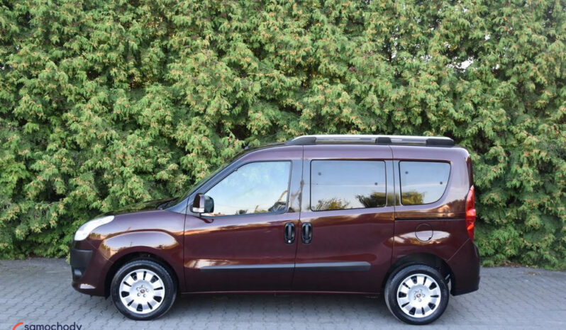 FIAT Doblo  | FWD (przód) | Manualna | 105 KM | Bordowy full
