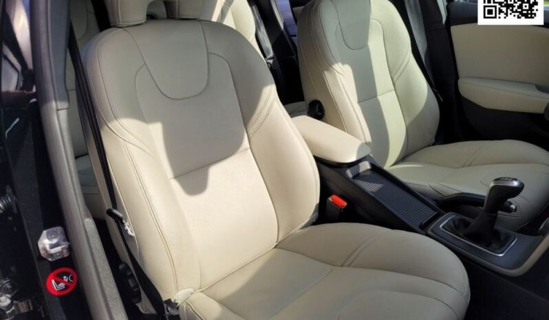 VOLVO V40  | FWD (przód) | Manualna | 115 KM | Czarny full