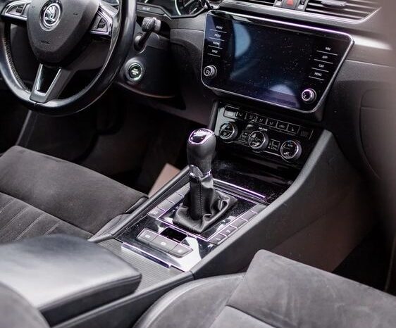 SKODA Superb  | FWD (przód) | Automatyczna | 150 KM | Srebrny full